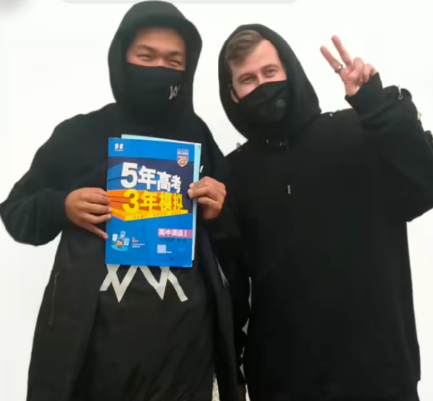 嘉豪梗爆火背后，二次元校园热梗再翻红