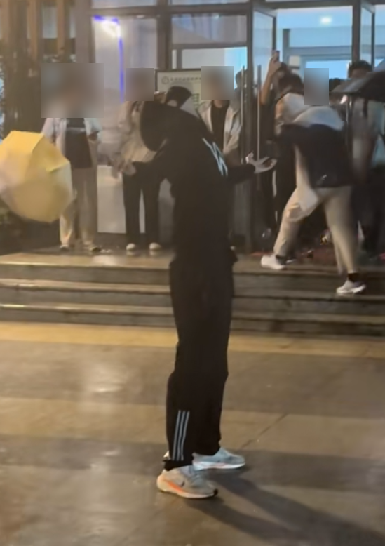 嘉豪梗爆火背后，二次元校园热梗再翻红