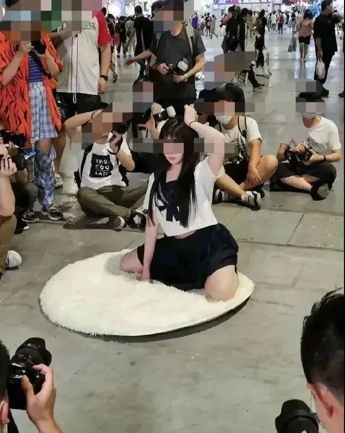 漫展疑现低俗收费互动引发二次元争议