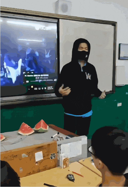 嘉豪梗爆火背后，二次元校园热梗再翻红