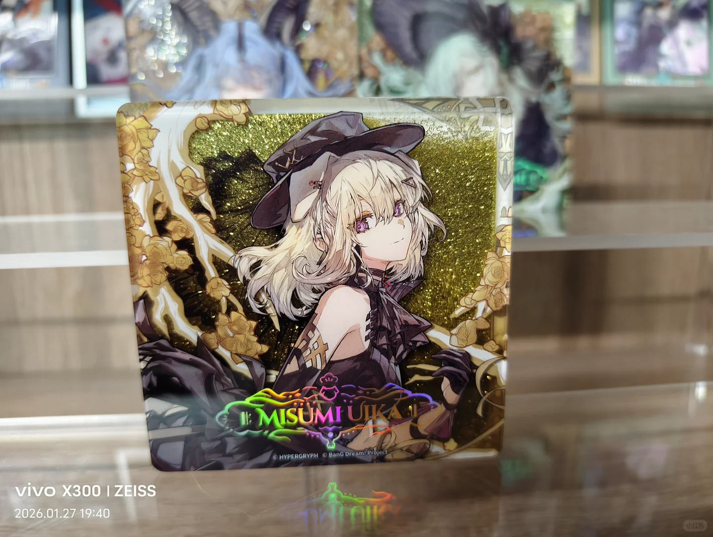 明日方舟×Ave Mujica联动周边开箱：超大立牌细节与玩梗合影
