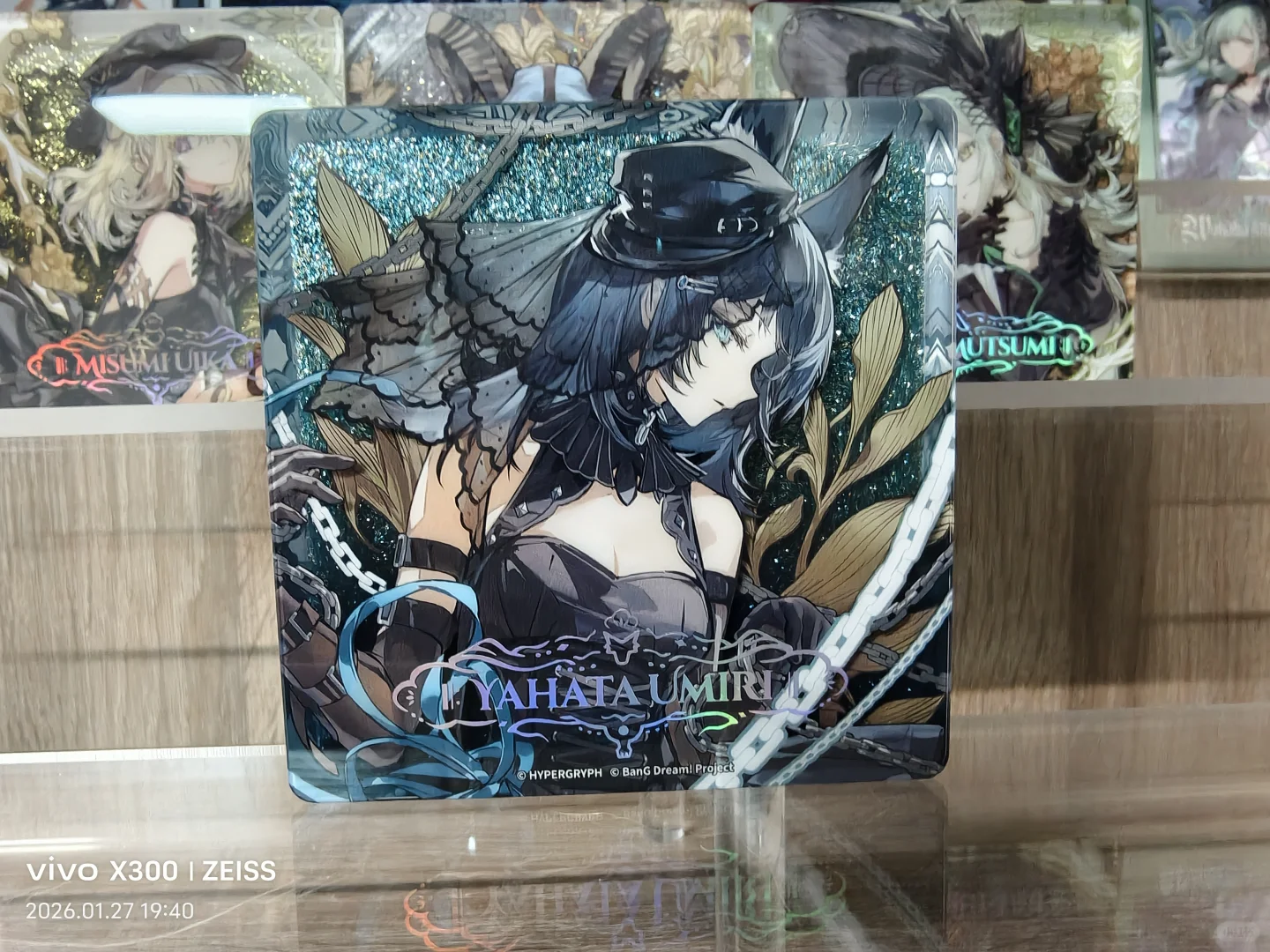 明日方舟×Ave Mujica联动周边开箱：超大立牌细节与玩梗合影