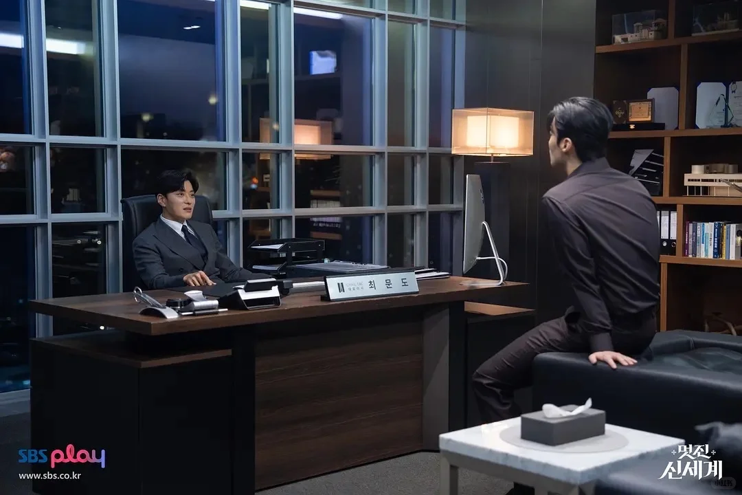 《我的王室死对头》剧评：林智妍双重人格演绎跨时空罗曼史，SBS奇幻喜剧5月8日首播